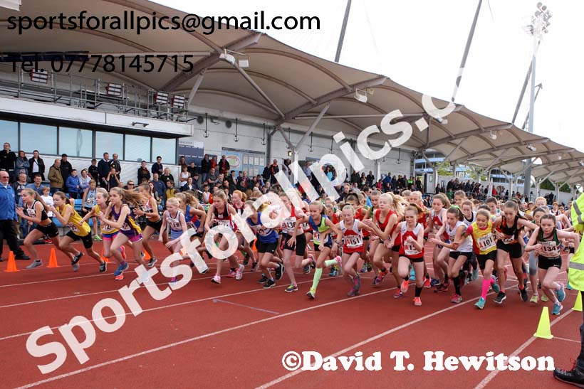 Girls under-13s 3 stage relay, Northern Senior 6 and 4 and Junior Stage Road Relays, SportsCity, Manchester. Photo:  David T. Hewitson/Sports for All Pics